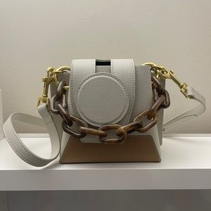 99% new cute crossbody bag